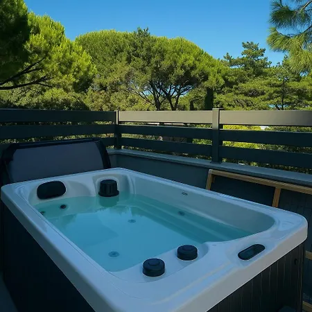 Апартаменты Fancy Penthouse With Hot Tub *